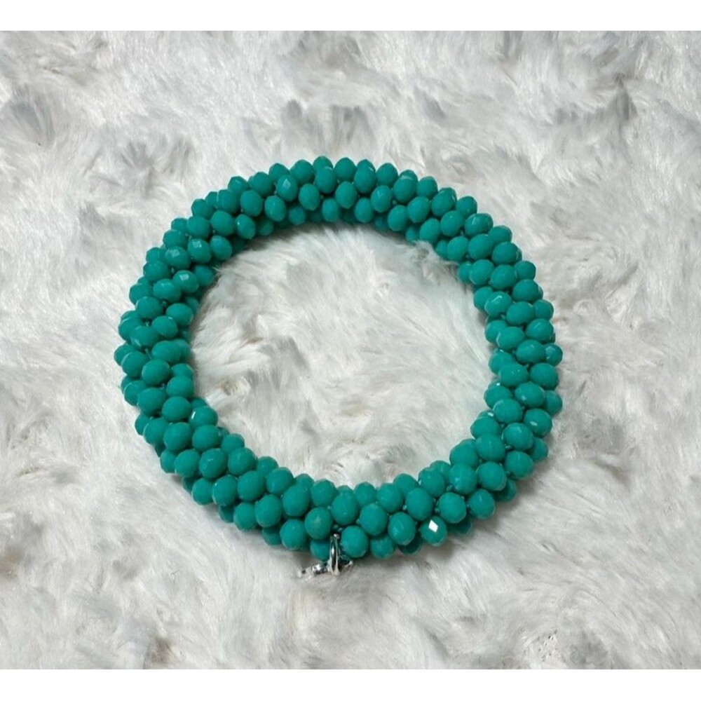 Teal colored stretch bracelet from German brand Lizas - Czech crystals